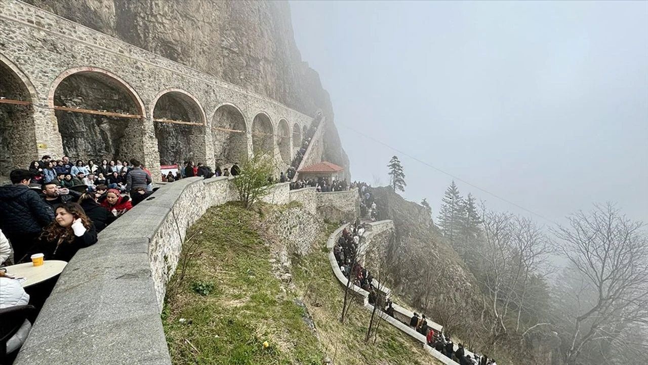 Sümela Manastırı'na Tırmanış ve Fotoğraf Turu